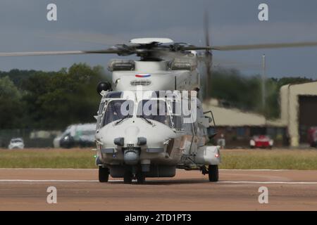 N-088, ein NH Industries NH-90NFH, das von der Royal Netherlands Navy betrieben wird, traf bei der RAF Fairford in Gloucestershire ein, um an der Royal International Air Tattoo 2023 (RIAT 23) teilzunehmen. Stockfoto