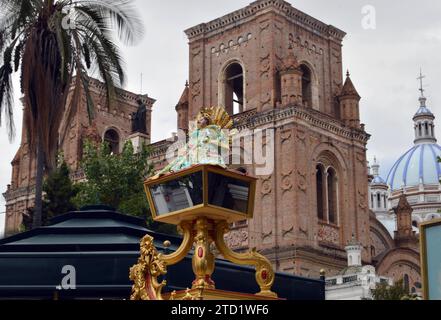 CUENCA-PREGON PASE NINO VIAJERO Cuenca,Ecuador 15 de diciembre de 2023 La manana de hoy se realizo el Pregon del Nino Viajero Navidad con Amor donde ninos,adultos,personas con diskapidades se vistieron con diferentes trajes navidenos en Honor al Nino Viajero. El desfile comenzo desde el parque de San Blas desde las 10:30 uhr recorriendo la calle Bolivar hasta llegar al parque Calderon. foto Boris Romoleroux/API. ACE-CUENCA-PREGONPASENIÃOVIAJERO-051033f7ad03707c322ca26c539448b0 *** CUENCA PREGON PASE NINO VIAJERO Cuenca, Ecuador 15. Dezember 2023 heute Morgen fand die Pregon der Nino Via statt Stockfoto