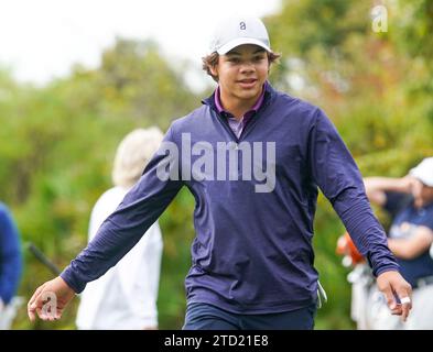 Orlando, Florida, USA. Dezember 2023. 15. Dezember 2023, Orlando, Florida, USA: Charlie Woods verlässt während der PNC Championship Pro-am 2023 im Ritz-Carlton Golf Club das 9. Green. (Kreditbild: © Debby Wong/ZUMA Press Wire) NUR REDAKTIONELLE VERWENDUNG! Nicht für kommerzielle ZWECKE! Quelle: ZUMA Press, Inc./Alamy Live News Stockfoto