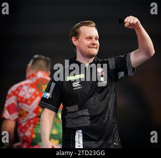 Kevin Doets feiert, nachdem er Stowe Buntz (nicht abgebildet) am ersten Tag der Paddy Power World Darts Championship im Alexandra Palace in London gespielt hat. Bilddatum: Freitag, 15. Dezember 2023. Stockfoto