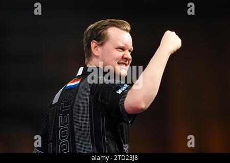 Kevin Doets feiert, nachdem er Stowe Buntz (nicht abgebildet) am ersten Tag der Paddy Power World Darts Championship im Alexandra Palace in London gespielt hat. Bilddatum: Freitag, 15. Dezember 2023. Stockfoto