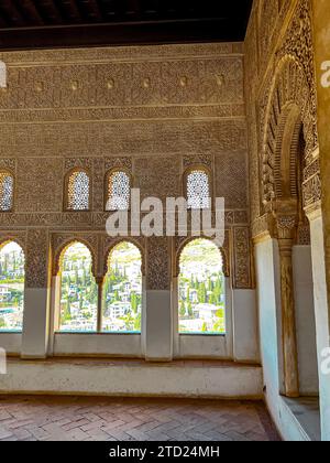 Granada, Spanien - 4. September 2022: Die Alhambra ist ein Palast und eine Festung in Granada, Andalusien. Stockfoto