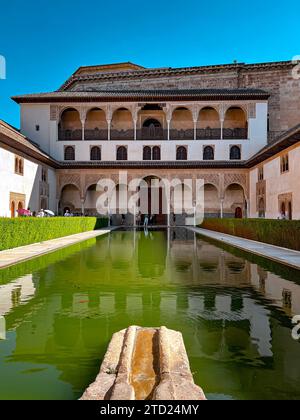 Granada, Spanien - 4. September 2022: Die Alhambra ist ein Palast und eine Festung in Granada, Andalusien. Stockfoto