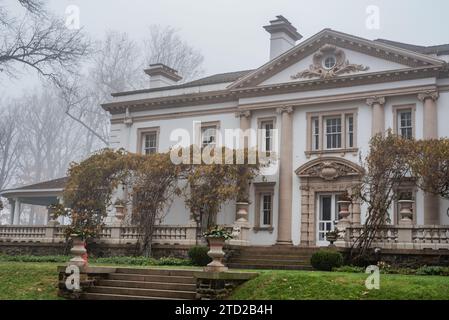 Das historische Liriodendron Mansion an einem Nebelnachmittag, Maryland USA Stockfoto