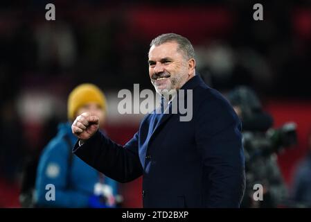 Tottenham Hotspur-Manager Ange Postecoglou feiert nach dem Spiel der Premier League im City Ground, Nottingham. Bilddatum: Freitag, 15. Dezember 2023. Stockfoto