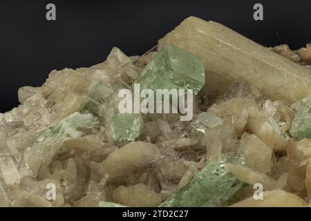 Apophyllit- und Stilbismineralformation mit komplexen Kristallanordnungen Stockfoto