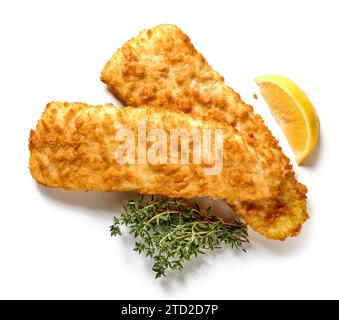 Frittierte panierte Fischfilets isoliert auf weißem Hintergrund, Blick von oben Stockfoto