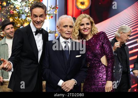 Jose Carreras mit Moderator Sven Lorig und Moderatorin Stephanie Müller Spirra - 29. Jose Carreras Gala in der Media City Leipzig *** Jose Carreras mit Moderator Sven Lorig und Moderatorin Stephanie Müller Spirra 29 Jose Carreras Gala in der Media City Leipzig Stockfoto