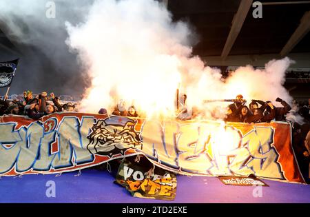 Brighton and Hove, England, 14. Dezember 2023. Marseille-Fans beim Spiel der UEFA Europa League im AMEX-Stadion, Brighton und Hove. Der Bildnachweis sollte lauten: Paul Terry / Sportimage Stockfoto