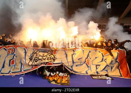 Brighton and Hove, England, 14. Dezember 2023. Marseille-Fans beim Spiel der UEFA Europa League im AMEX-Stadion, Brighton und Hove. Der Bildnachweis sollte lauten: Paul Terry / Sportimage Stockfoto