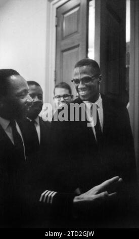Martin Luther King Jr. und Malcolm X bei einer Pressekonferenz über die Debatte des Senats über den Civil Rights Act von 1964, U.S. Capitol Building, Washington, D.C., USA, Marion S. Trikosko, U.S. News & World Report Magazine Photograph Collection, März 26,1964 Stockfoto