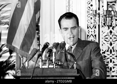 US-Vizepräsident Richard M. Nixon sprach im National Press Club nach seiner Reise nach Südamerika, Washington, D.C., USA, Marion S. Trikosko, U.S. News & World Report Magazine Photograph Collection, 21. Mai 1958 Stockfoto