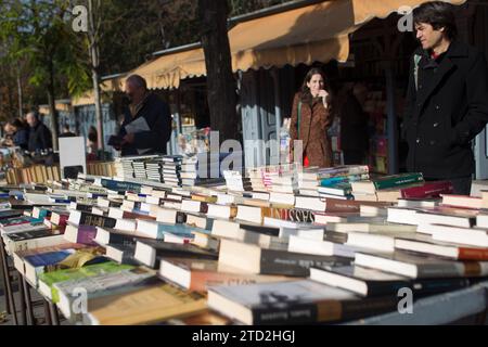 Madrid, 18.12.2015. Straßenbuchläden auf der berühmten Cuesta de Moyano. Foto: Isabel Permuy. ARCHDC. Quelle: Album / Archivo ABC / Isabel B Permuy Stockfoto