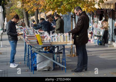 Madrid, 18.12.2015. Straßenbuchläden auf der berühmten Cuesta de Moyano. Foto: Isabel Permuy. ARCHDC. Quelle: Album / Archivo ABC / Isabel B Permuy Stockfoto