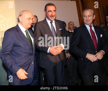 Madrid, 12.02.2015. Verleihung des Journalistikpreises der Civil Guard. Im Bild sind Carlos Herrera, Jorge Fernández Díaz und Arsenio Fernández de Mesa zu sehen. Foto: Ernesto Agudo ARCHDC. Quelle: Album/Archivo ABC/Ernesto Agudo Stockfoto