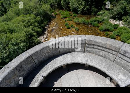 Rascafría (Madrid), 21.06.2016. Bericht für Plan B in Madrid Stadt Rascafría und Umgebung. Auf dem Bild die Verzeihungs-Brücke. Foto: Jaime García ARCHDC. Quelle: Album / Archivo ABC / Jaime García Stockfoto