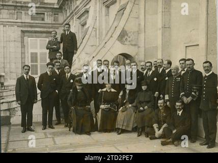 Madrid, Mai 1917. Die Ermittlungsbüros für Verwundete und Gefangene des Ersten Weltkriegs im Königlichen Palast von Madrid. Auf dem Bild die Mitarbeiter, die das Königssekretariat in diesen Ämtern besetzt. Quelle: Album / Archivo ABC / Ramón Alba Stockfoto