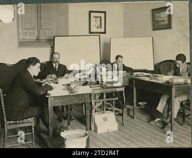 Madrid, Mai 1917. Die Ermittlungsbüros für Verwundete und Gefangene des Ersten Weltkriegs im Königlichen Palast von Madrid. Auf dem Bild die Untersuchung englischer, russischer und serbischer Gefangener. Quelle: Album / Archivo ABC / Ramón Alba Stockfoto