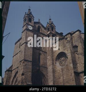 San Sebastián, 1968. Außenansicht der Kirche San Vicente Mártir, in der Altstadt. Quelle: Album/Archivo ABC Stockfoto