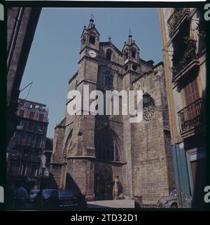 San Sebastián, 1968. Außenansicht der Kirche San Vicente Mártir, in der Altstadt. Quelle: Album/Archivo ABC Stockfoto