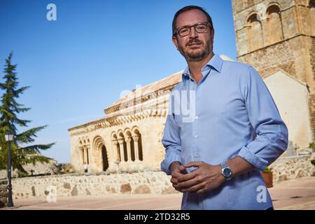 08/29/2016. Sotosalbos (Segovia), 29.08.2019. Interview mit dem Senator der PP, Javier Maroto, mit Fotos, die in der Kirche der Stadt, der Pfarrei San Miguel Arcángel, im romanischen Stil des 12. Jahrhunderts gepostet wurden. Foto: Guillermo Navarro. ARCHDC. Quelle: Album / Archivo ABC / Guillermo Navarro Stockfoto