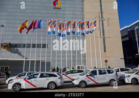 01/21/2016. Madrid, 21.01.2019. Taxifahrt in Madrid. Taxis haben alle Zufahrtsstraßen nach Ifema blockiert, mit Ausnahme der Notspur. Foto: Guillermo Navarro ARCHDC. Quelle: Album / Archivo ABC / Guillermo Navarro Stockfoto