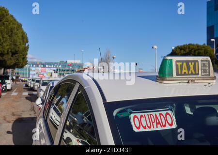 01/21/2016. Madrid, 21.01.2019. Taxifahrt in Madrid. Taxis haben alle Zufahrtsstraßen nach Ifema blockiert, mit Ausnahme der Notspur. Foto: Guillermo Navarro ARCHDC. Quelle: Album / Archivo ABC / Guillermo Navarro Stockfoto