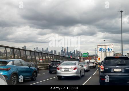 Melbourne, Australien: 12-5-2023: Verkehr in Melbourne, Australien Stockfoto