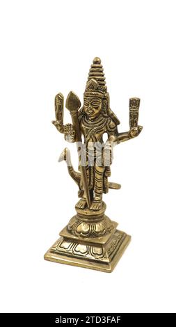 Statue des hindugottes des Krieges subramanya, Sohn des Herrn shiva mit seinem Tier, ein Pfau isoliert auf weißem Hintergrund Stockfoto