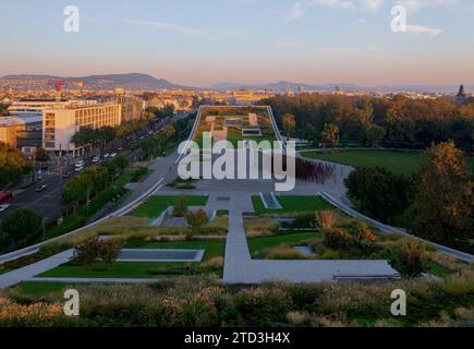 Nahaufnahme des Dachgartens des Ethnographischen Museums im Stadtpark Budapest. Stockfoto