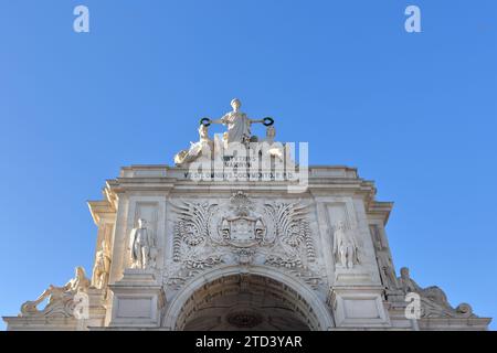 Der Arco da Rua Augusta Arch (Arco da Rua Augusta), der zum Gedenken an den Wiederaufbau der Stadt nach dem Erdbeben von 1755 errichtet wurde Stockfoto