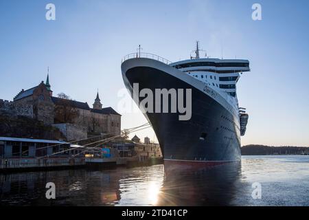 Akershus Festung und Königin Maria 2 im Hafen, Oslo, Norwegen Stockfoto