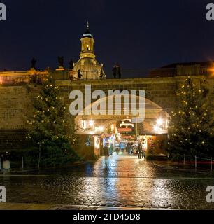 Weihnachtsmarkt in der Münzgasse in der Dresdner Altstadt in unmittelbarer Nähe der Marienkirche Stockfoto