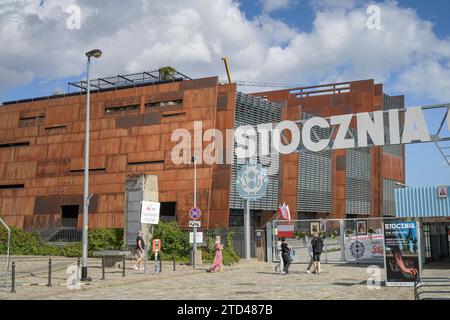 Historisches altes Werkstor der Danziger Werft, Schriftzug Stocznia Gdańsk, Eingang Europäisches Zentrum der Solidarität - Europejskie Centrum Solidar Stockfoto