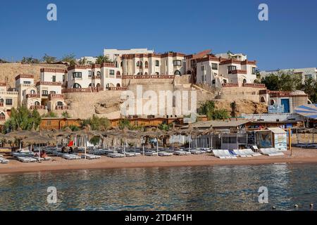 Strand, Umbi Sharks Bay Diving Village, Hotelkomplex, Resort, Küste, Sharm El-Sheikh, Rotes Meer, Sinai, Ägypten Stockfoto