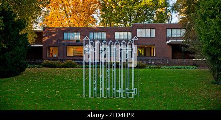 Haus lange, entworfen von Ludwig Mies van der Rohe im Stil der klassischen Moderne, Kunstmuseum Krefeld, Nordrhein-Westfalen Stockfoto