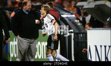 Fußball, firo: 24. April 1996 Fußball-Europameisterschaft Euro-Europameisterschaft Vorbereitung, Freundschaftsspiel, Vorbereitung auf das Nationalspiel 1996, Archivfotos, Archivfoto, Archiv Deutschland - Niederlande 0:1 Jurgen Klinsmann, Halbfigur Stockfoto