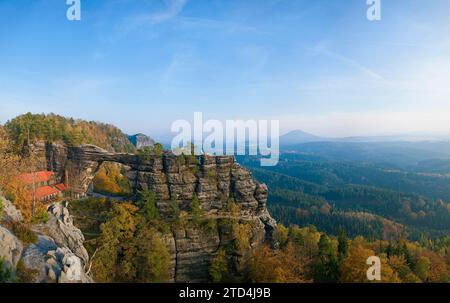 Das Prebische Tor in der Böhmischen Schweiz ist das größte Natursteintor Europas Stockfoto