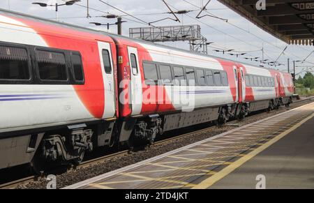 Virgin Trains East Coast 1A34 Leeds - Kings Cross am Bahnhof Newark, England Stockfoto