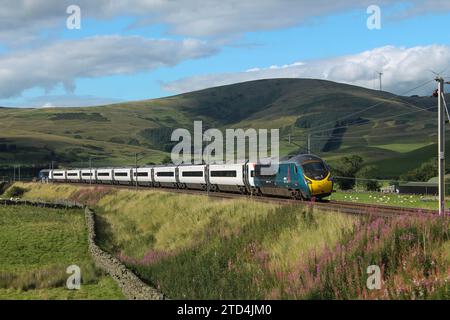 Avanti West Coast 390130 1M17 Glasgow Central - London Euston vorbei an Crawford, South Lanarkshire, Schottland Stockfoto