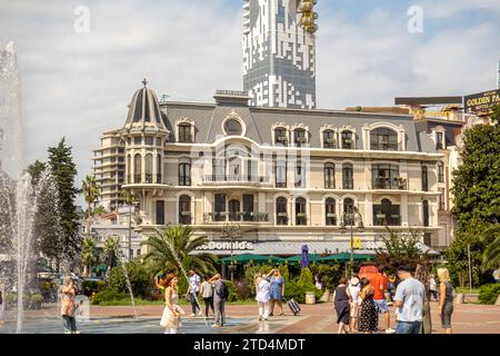 Europa Platz Batumi Georgia. McDonalds Restaurantgebäude im Zentrum von Batumi Stockfoto