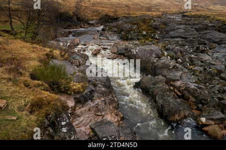Glen Etive Wasserfall, auch bekannt als Skyfall Wasserfall, Glencoe, Schottland. Stockfoto