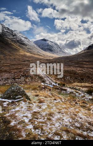 Buachaille Etive Mor und Glen Etive Valley, Highlands, Schottland, Großbritannien Stockfoto