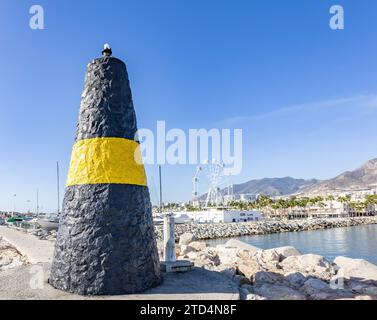 Leuchtturm Faro de Levante (Leuchtturm Levante) in Benalmadena Puerto Marina, Costa Del Sol, Andalusien, Spanien Stockfoto