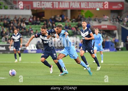 MELBOURNE, AUSTRALIEN 16. Dezember 2023. Sydney FC Stürmer Fabio Gomes Netto(9)(rechts) während der A Leagues Soccer, Melbourne Victory FC gegen Sydney FC im AAMI Park in Melbourne. Quelle: Karl Phillipson/Alamy Live News Stockfoto