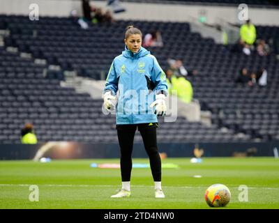 London, Großbritannien. Dezember 2023. London, England, 16. Dezember 2023: Torhüterin Sabrina D’Angelo (14 Arsenal) beim Spiel der Barclays FA Womens Super League zwischen Tottenham Hotspur und Arsenal im Tottenham Hotspur Stadium in London. (Jay Patel/SPP) Credit: SPP Sport Press Photo. /Alamy Live News Stockfoto