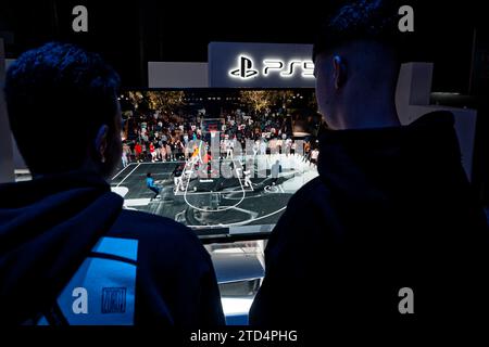 IFEMA, Madrid, Spanien. Dezember 2023. GAMERGY. Es ist ein Event für alle Fans von Videospielen, E-Sport und der Online-Welt. Sony PlayStation PS5. Quelle: EnriquePSans/Alamy Live News Stockfoto