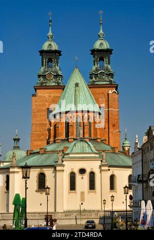 Königliche Kathedrale Gniezno (Basilika der Primatischen Kathedrale), 11. Jahrhundert, in Gniezno, Wielkopolskie, Polen Stockfoto