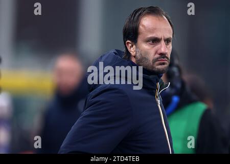 Genua, Italien. Dezember 2023. Alberto Gilardino, Cheftrainer des CFC Genua, sieht beim Fußballspiel der Serie A zwischen Genua FC und Juventus FC am 15. Dezember 2023 im Stadio Luigi Ferraris in Genova, Italien, an. Quelle: Marco Canoniero/Alamy Live News Stockfoto