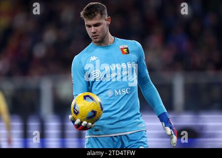 Genua, Italien. Dezember 2023. Josep Martinez von Genua CFC sieht beim Fußball-Spiel der Serie A zwischen Genua FC und Juventus FC am 15. Dezember 2023 im Stadio Luigi Ferraris in Genua, Italien, an. Quelle: Marco Canoniero/Alamy Live News Stockfoto